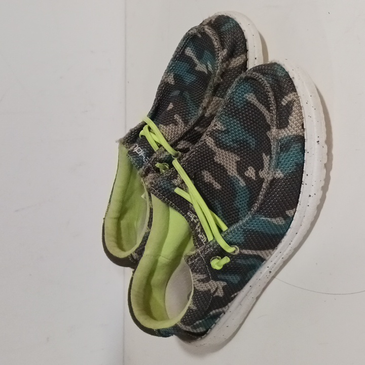 Hey Dude Kids Sox Taupe Camo Wallys Sz 6